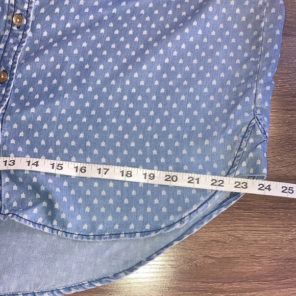 EUC Velvet Heart Chambray Button-Up Shirt W/ Arrow Prints Size Large - Picture 7 of 8